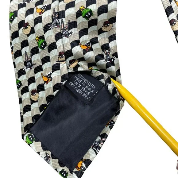 Looney Tunes White Black Tan Motif Polyester Classic Necktie Bugs Bunny Daffy - Picture 6 of 8